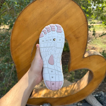 Wide anatomical sole with copper grounding plug